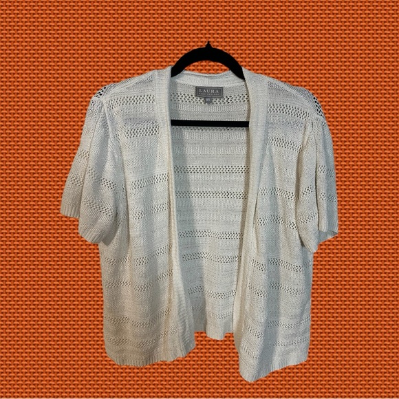 A Laura white short sleeve sweater in size 2X petite - Picture 1 of 7